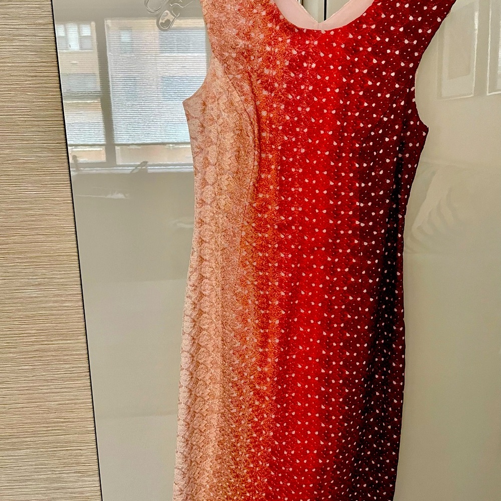 Beautiful lace embroidered fabric in true Missoni fashion, body fitting
